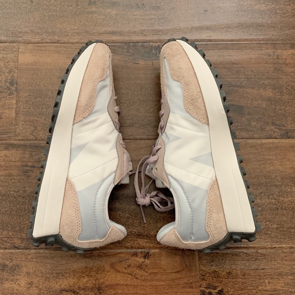 New Balance 327 Sneakers, Light Grey.  New w/Box - Picture 4 of 11